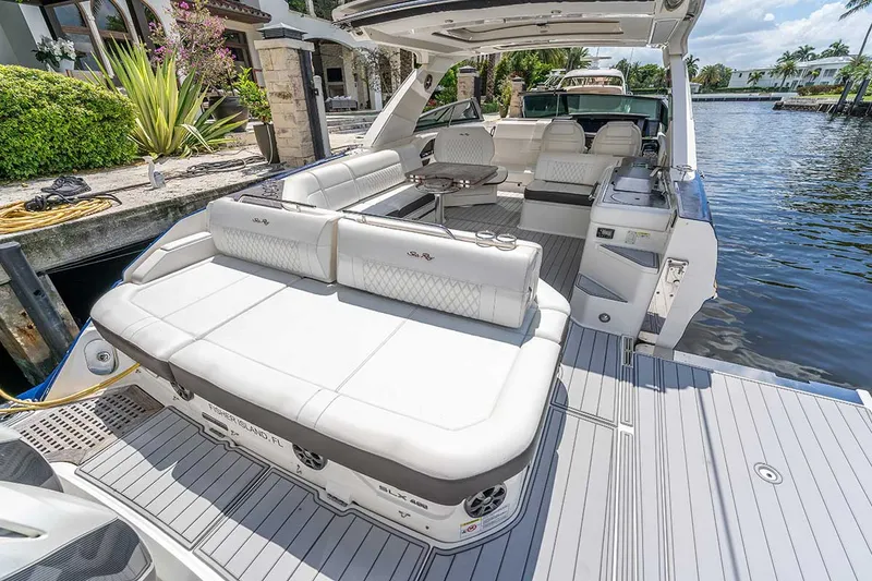 Slide: The Image of Sea Ray SLX 400 2019 - 6