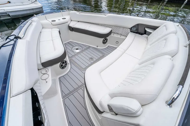 Slide: The Image of Sea Ray SLX 400 2019 - 3