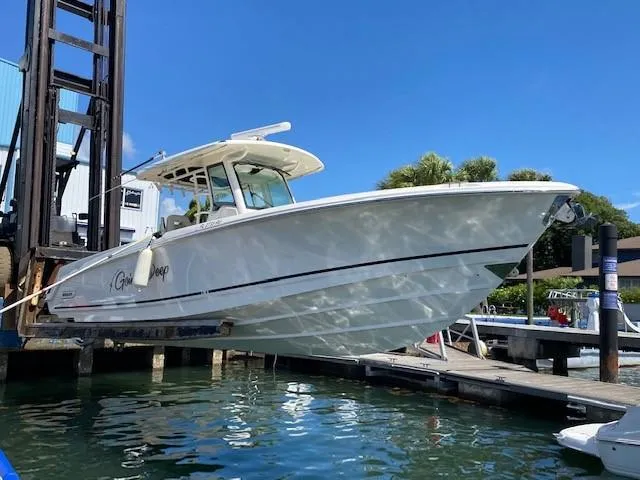 Slide: The Image of Boston Whaler 330 Outrage 2019 - 10