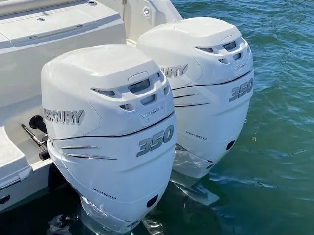 Slide: The Image of Boston Whaler 330 Outrage 2019 - 12