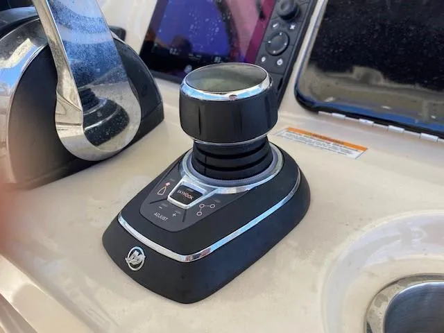 Slide: The Image of Boston Whaler 330 Outrage 2019 - 18