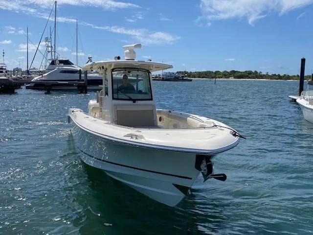 Slide: The Image of Boston Whaler 330 Outrage 2019 - 4