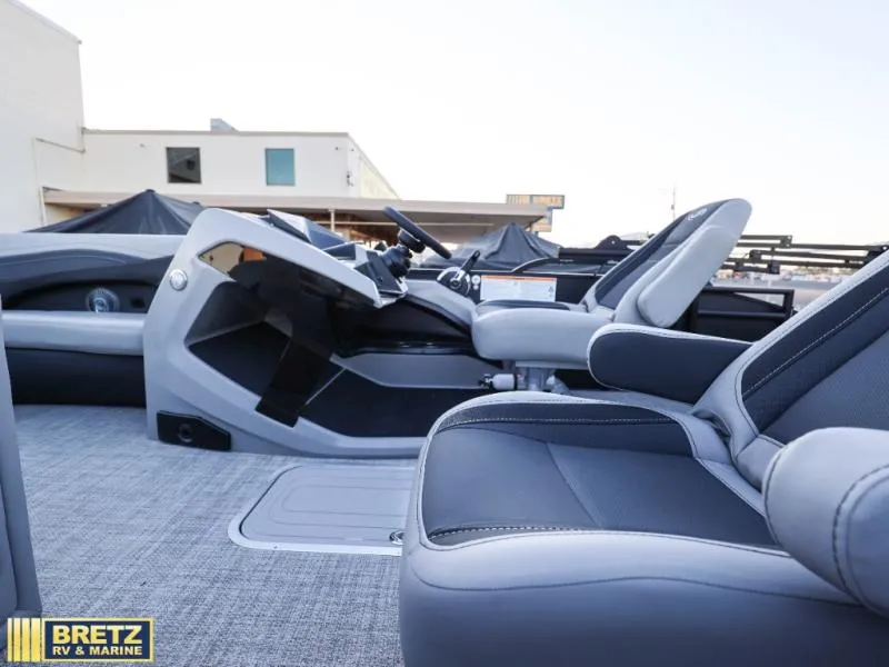 Slide: The Image of Barletta Boats C22UC 2027 - 10