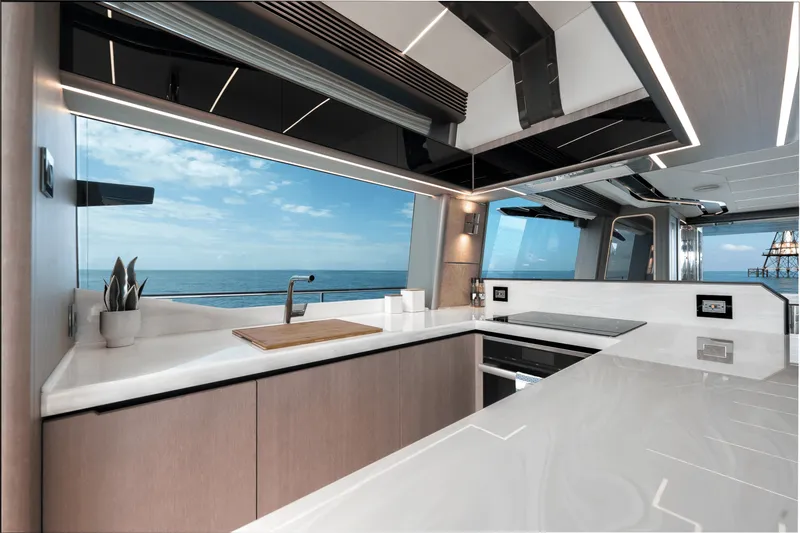 Slide: The Image of Galeon 800 FLY 2024 - 24