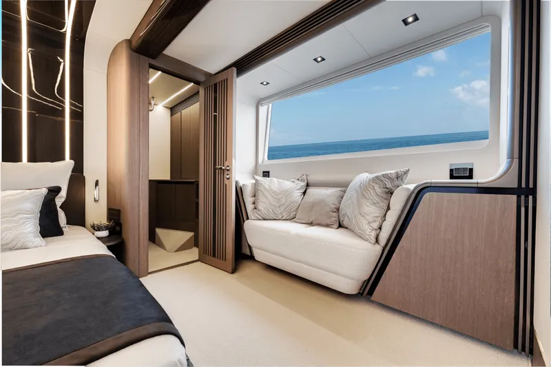 Slide: The Image of Galeon 800 FLY 2024 - 37