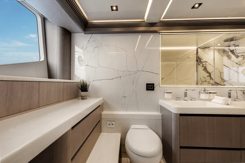 Slide: The Image of Galeon 800 FLY 2024 - 39