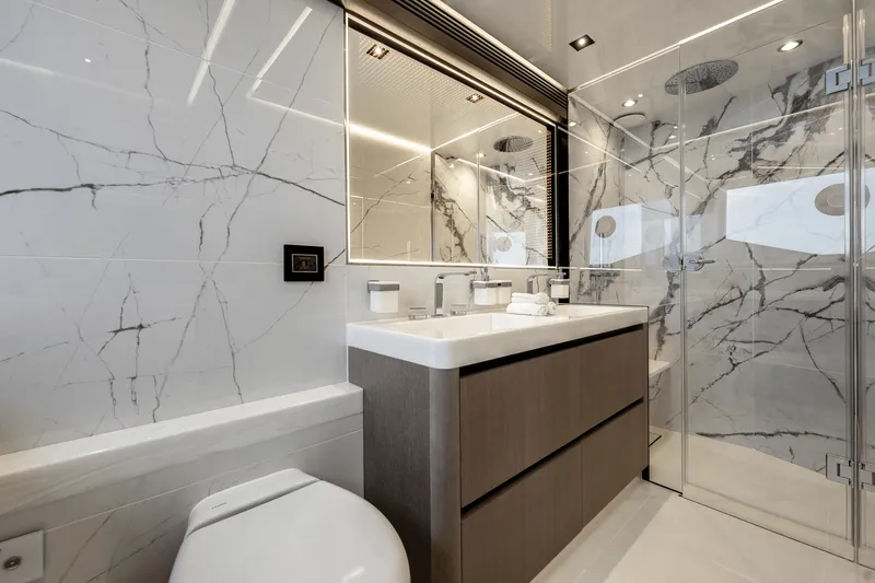 Slide: The Image of Galeon 800 FLY 2024 - 40