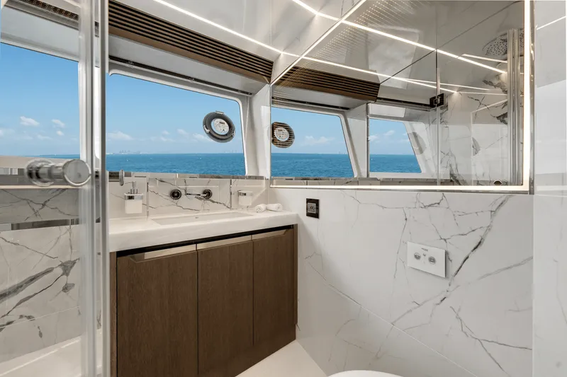 Slide: The Image of Galeon 800 FLY 2024 - 45