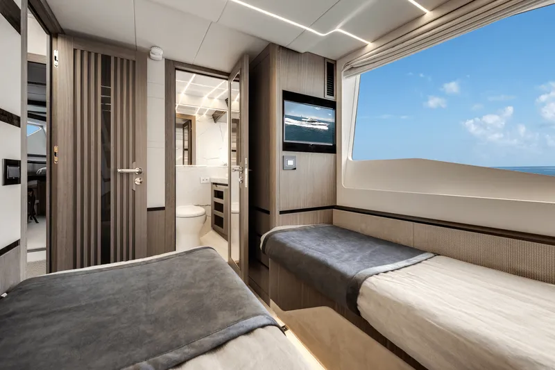 Slide: The Image of Galeon 800 FLY 2024 - 47