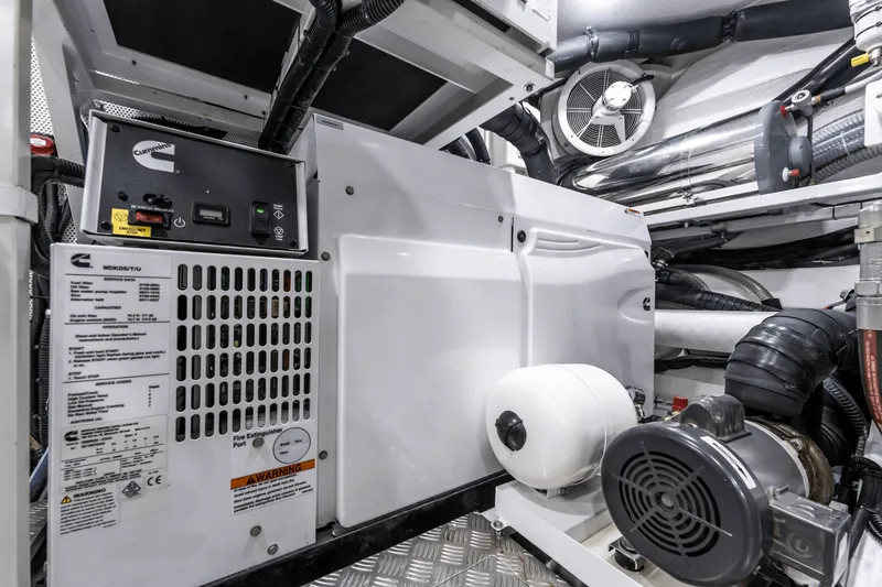 Slide: The Image of Galeon 800 FLY 2024 - 68