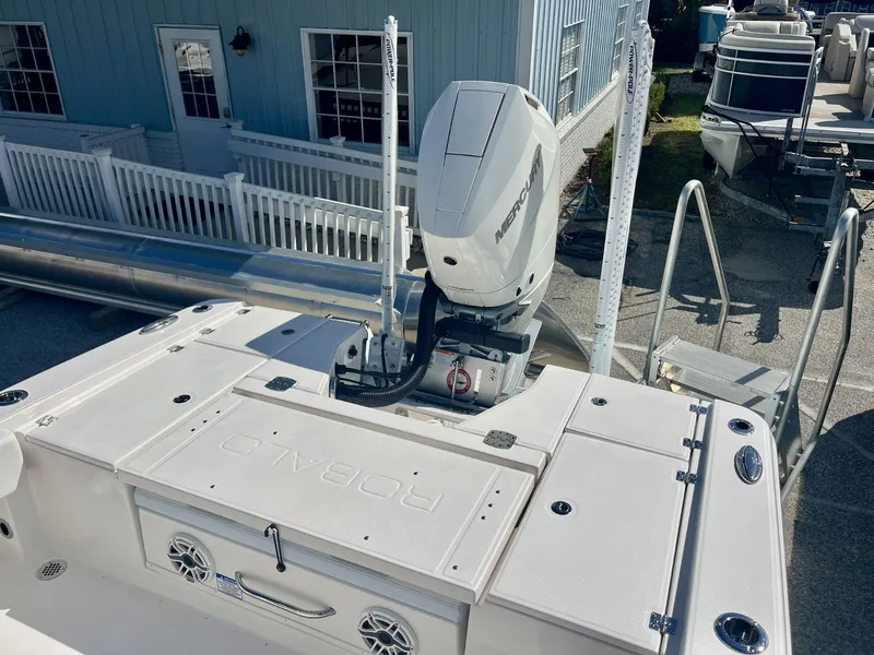 Slide: The Image of Robalo R266 Cayman 2027 - 13