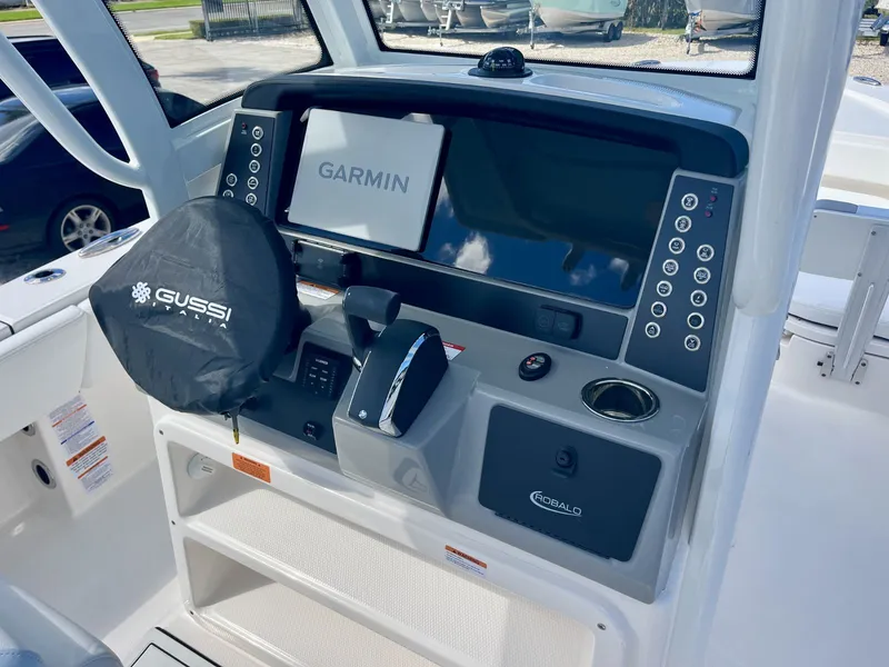 Slide: The Image of Robalo R266 Cayman 2027 - 22