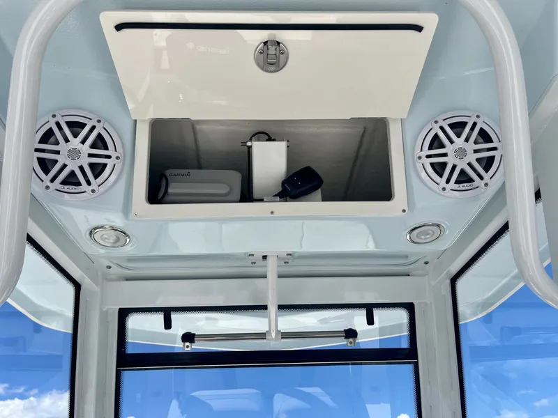 Slide: The Image of Robalo R266 Cayman 2027 - 28