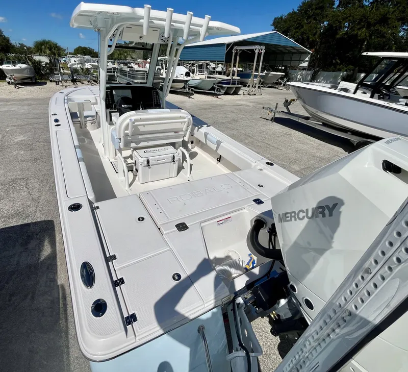 Slide: The Image of Robalo R266 Cayman 2027 - 8