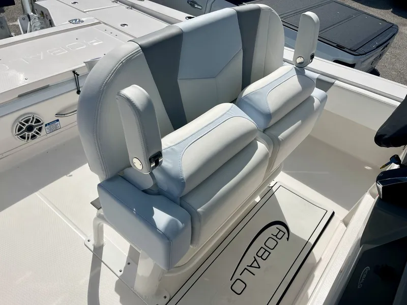 Slide: The Image of Robalo R266 Cayman 2027 - 21