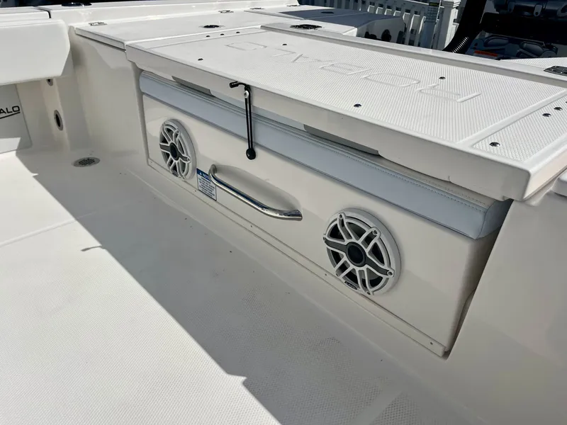 Slide: The Image of Robalo R266 Cayman 2027 - 15
