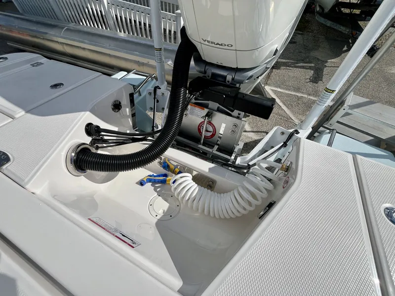 Slide: The Image of Robalo R266 Cayman 2027 - 9