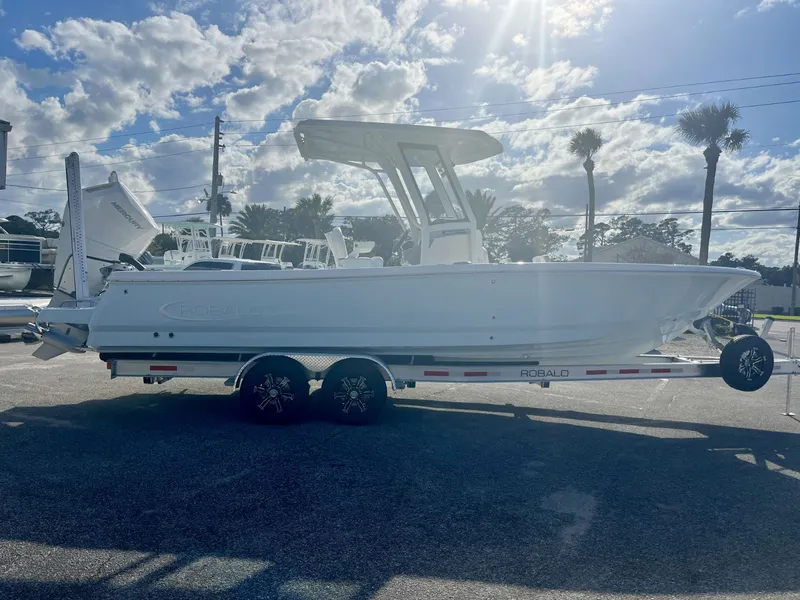 Slide: The Image of Robalo R266 Cayman 2027 - 5