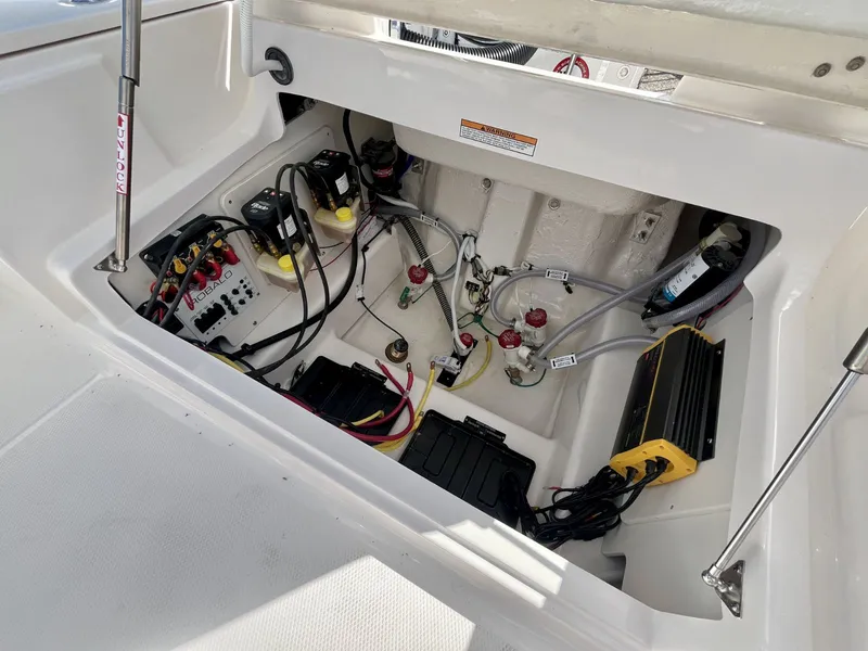 Slide: The Image of Robalo R266 Cayman 2027 - 14
