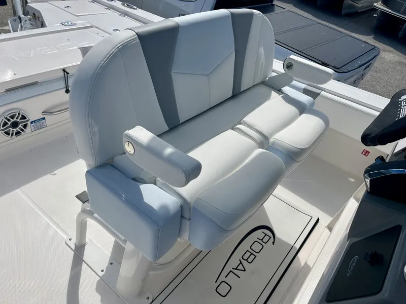 Slide: The Image of Robalo R266 Cayman 2027 - 20