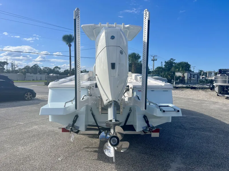 Slide: The Image of Robalo R266 Cayman 2027 - 4