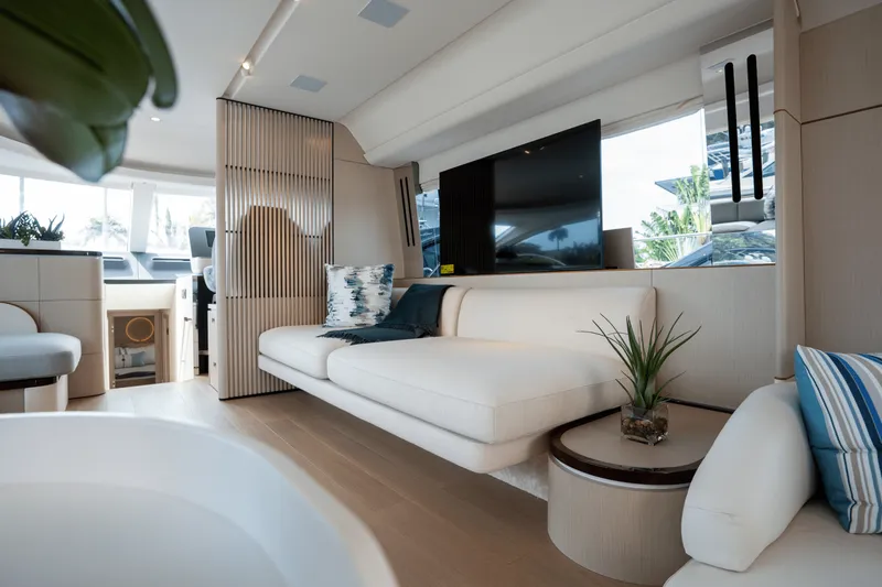 Slide: The Image of Azimut Fly 68 2025 - 17