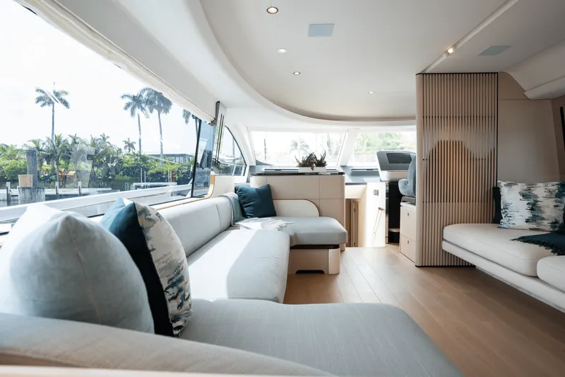 Slide: The Image of Azimut Fly 68 2025 - 18