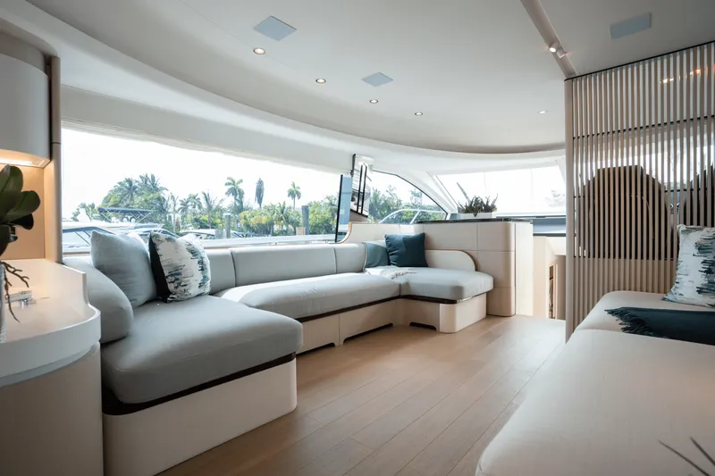 Slide: The Image of Azimut Fly 68 2025 - 19