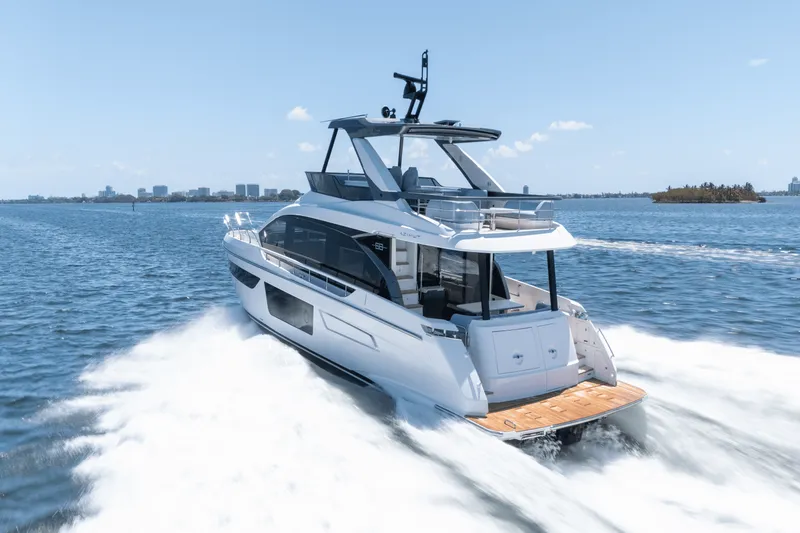 Slide: The Image of Azimut Fly 68 2025 - 2