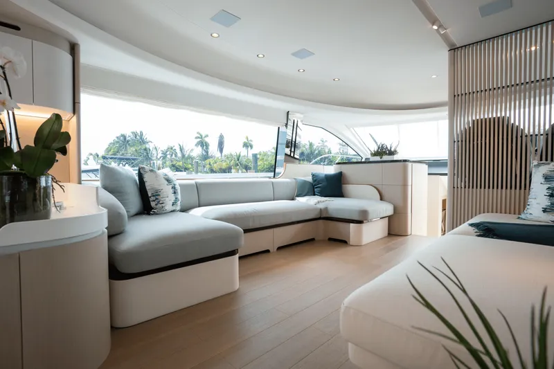 Slide: The Image of Azimut Fly 68 2025 - 21