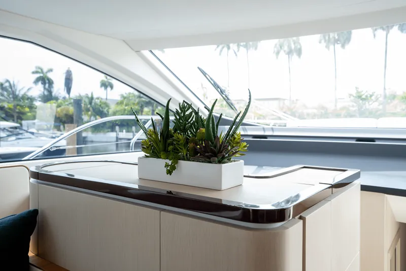 Slide: The Image of Azimut Fly 68 2025 - 22