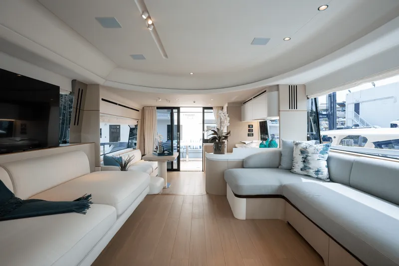 Slide: The Image of Azimut Fly 68 2025 - 25