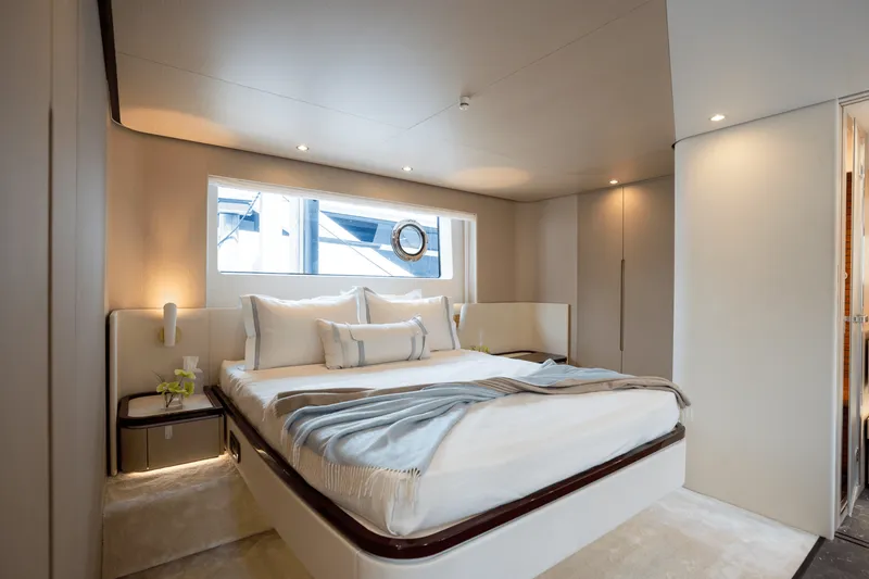 Slide: The Image of Azimut Fly 68 2025 - 37