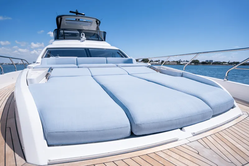 Slide: The Image of Azimut Fly 68 2025 - 80