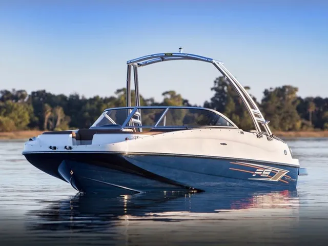 The Image of Bayliner 195 Deck Boat 2016 - 0