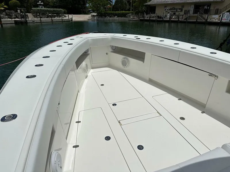 Slide: The Image of SeaVee 39 2018 - 3