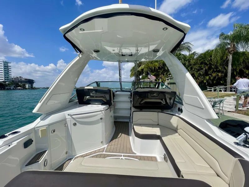 Slide: The Image of Monterey 335 Sport Yacht 2016 - 15