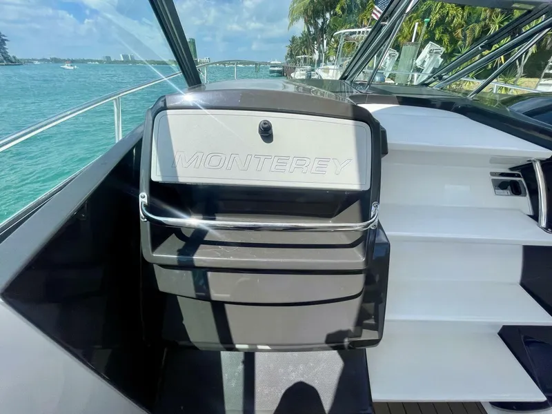 Slide: The Image of Monterey 335 Sport Yacht 2016 - 18