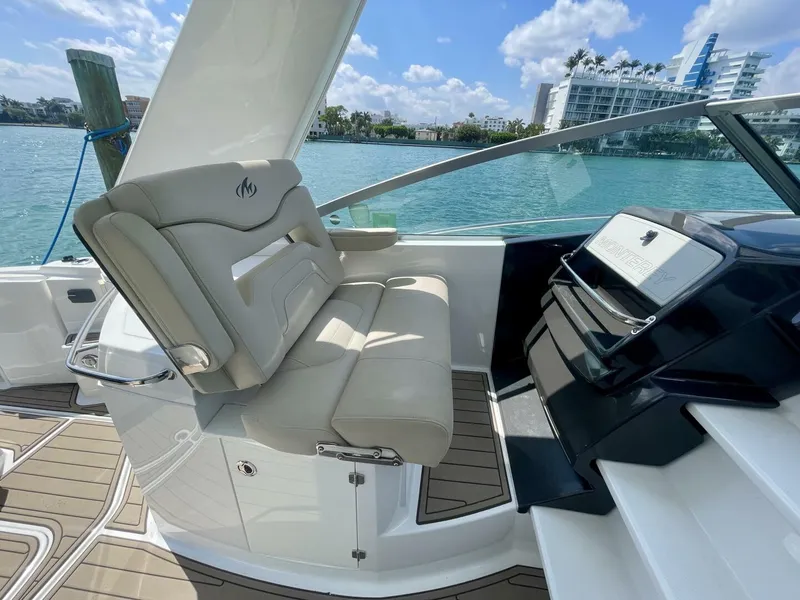 Slide: The Image of Monterey 335 Sport Yacht 2016 - 21