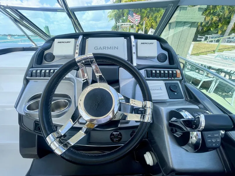 Slide: The Image of Monterey 335 Sport Yacht 2016 - 24