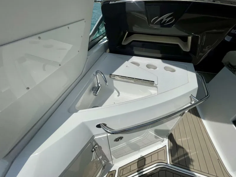 Slide: The Image of Monterey 335 Sport Yacht 2016 - 29