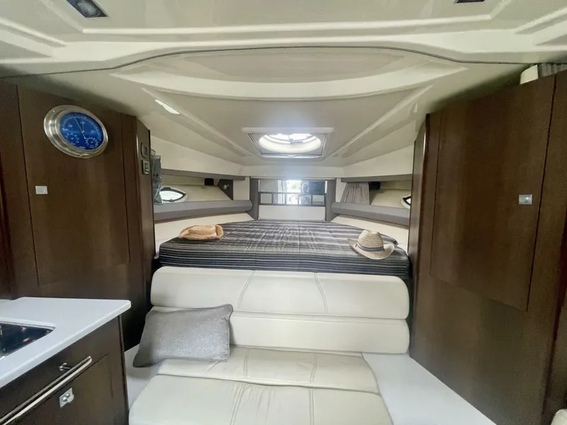 Slide: The Image of Monterey 335 Sport Yacht 2016 - 32