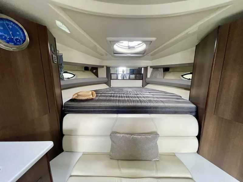 Slide: The Image of Monterey 335 Sport Yacht 2016 - 33