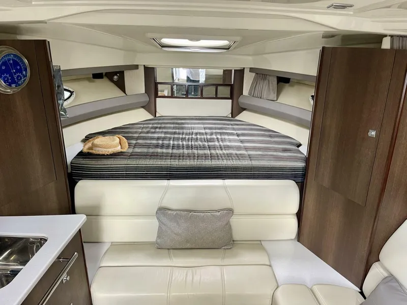Slide: The Image of Monterey 335 Sport Yacht 2016 - 34