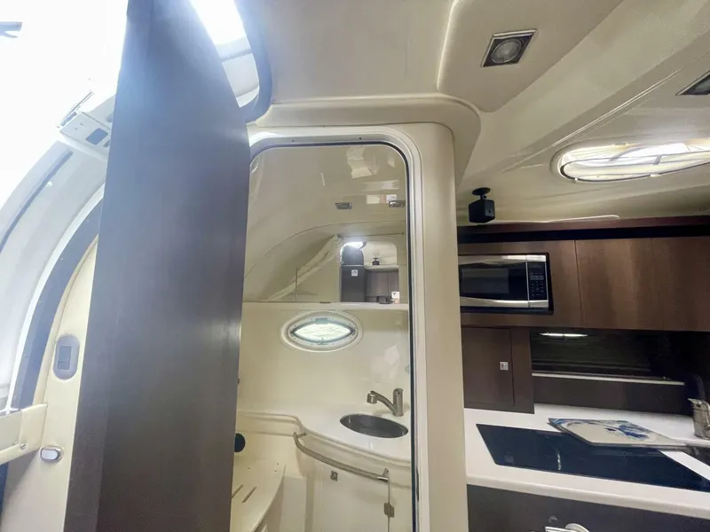 Slide: The Image of Monterey 335 Sport Yacht 2016 - 41