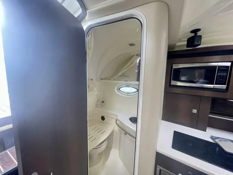 Slide: The Image of Monterey 335 Sport Yacht 2016 - 42