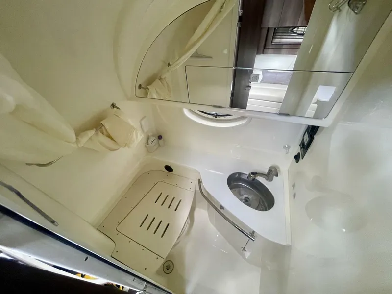 Slide: The Image of Monterey 335 Sport Yacht 2016 - 44