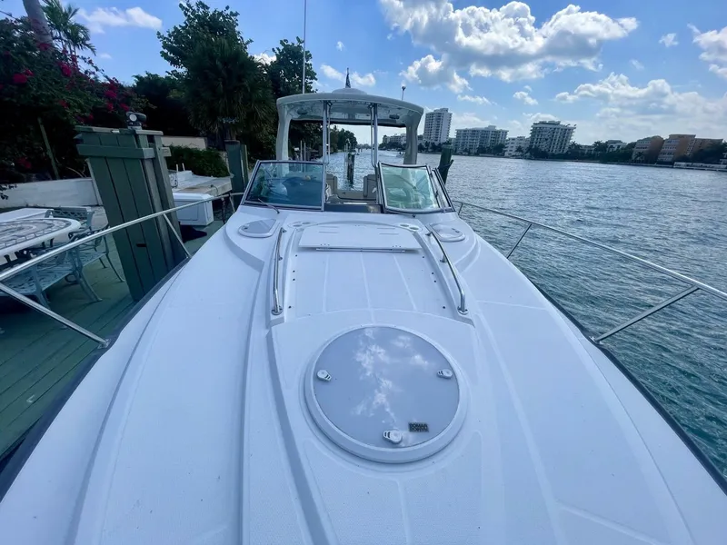Slide: The Image of Monterey 335 Sport Yacht 2016 - 9