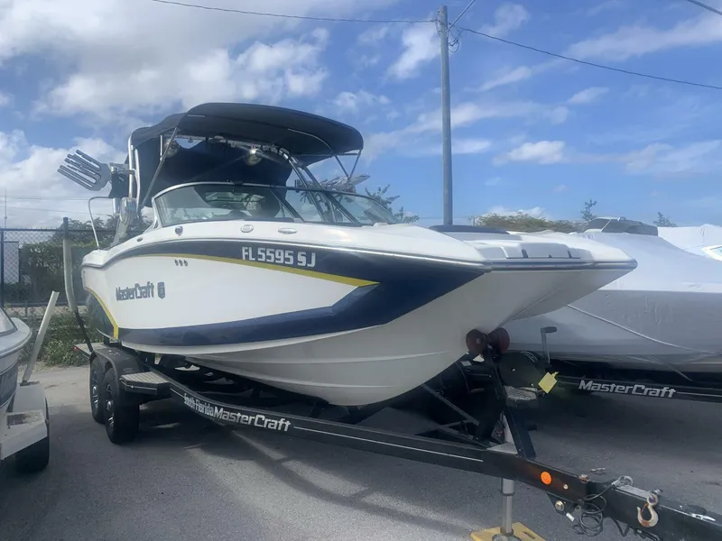 The Image of Mastercraft X23 2015 - 0