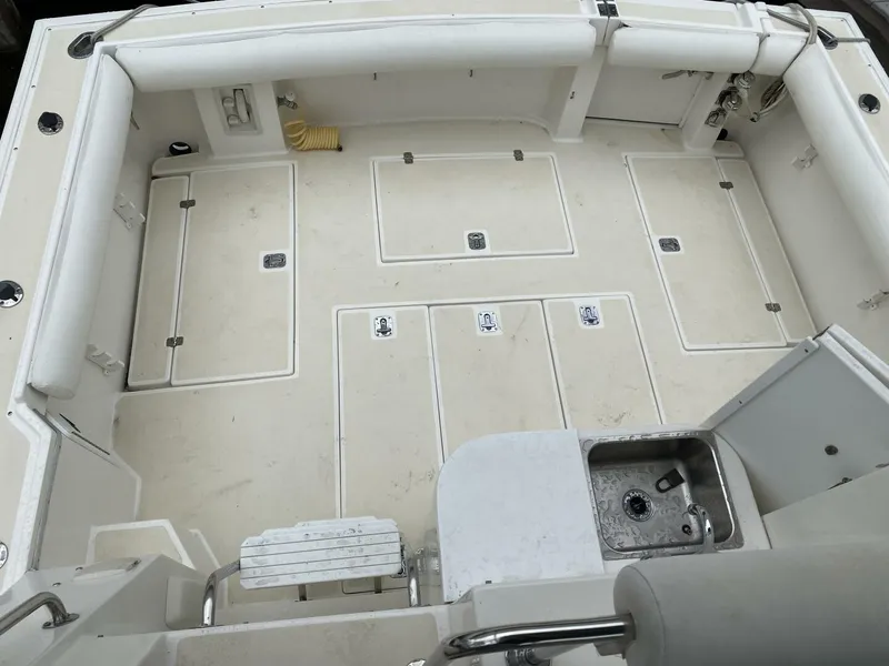 Slide: The Image of Albin 32 + 2 Command Bridge 2001 - 5